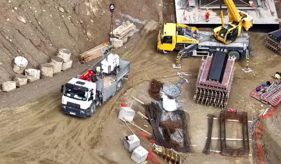 Imagini de pe șantierul Autostrăzii Sibiu-Piteşti. Pe Secțiunea 3 se folosește o tehnologie cum nu a mai existat în România 1006071