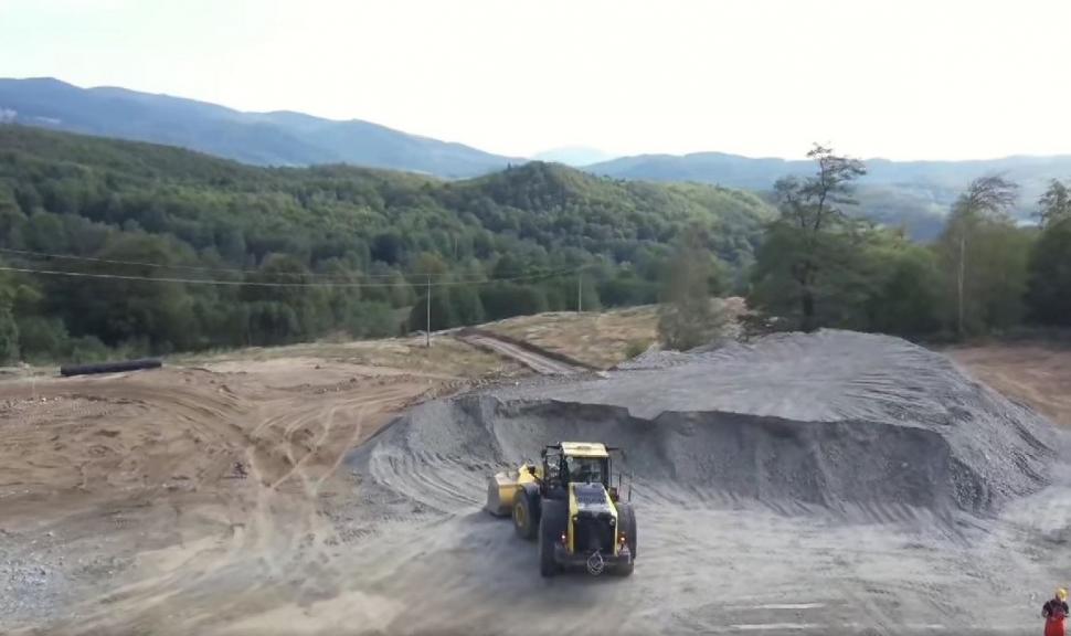 Imagini de pe șantierul Autostrăzii Sibiu-Piteşti. Pe Secțiunea 3 se folosește o tehnologie cum nu a mai existat în România 1006073