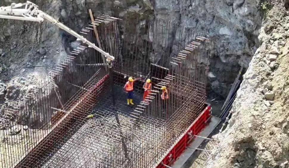 Imagini de pe șantierul Autostrăzii Sibiu-Piteşti. Pe Secțiunea 3 se folosește o tehnologie cum nu a mai existat în România 1006076