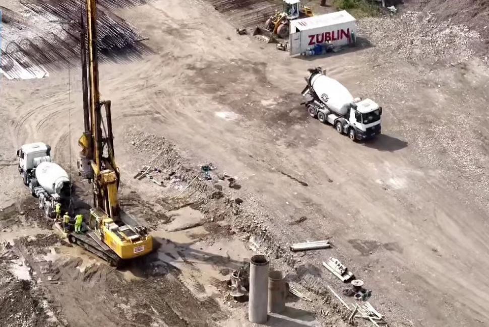 Imagini de pe șantierul Autostrăzii Sibiu-Piteşti. Pe Secțiunea 3 se folosește o tehnologie cum nu a mai existat în România 1006077