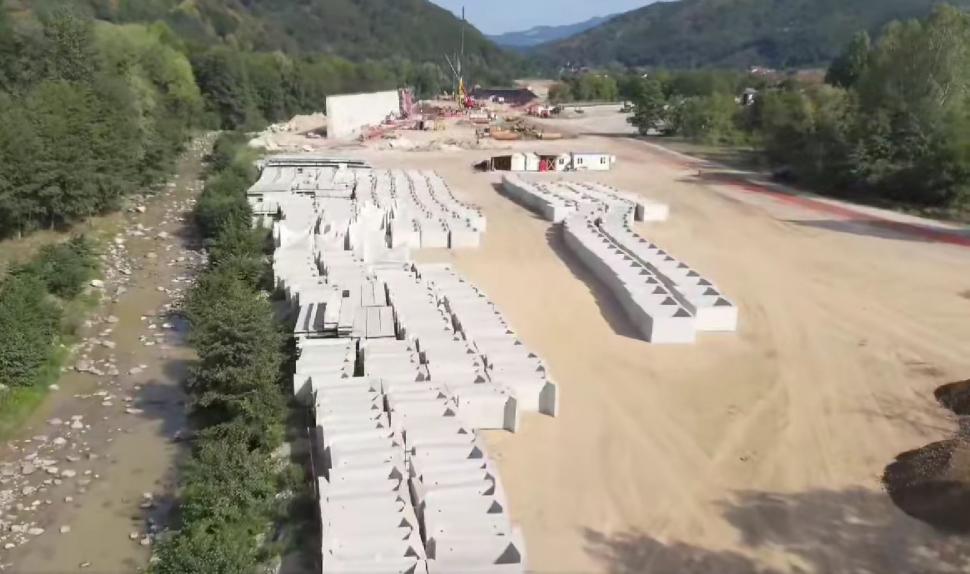 Imagini de pe șantierul Autostrăzii Sibiu-Piteşti. Pe Secțiunea 3 se folosește o tehnologie cum nu a mai existat în România 1006080