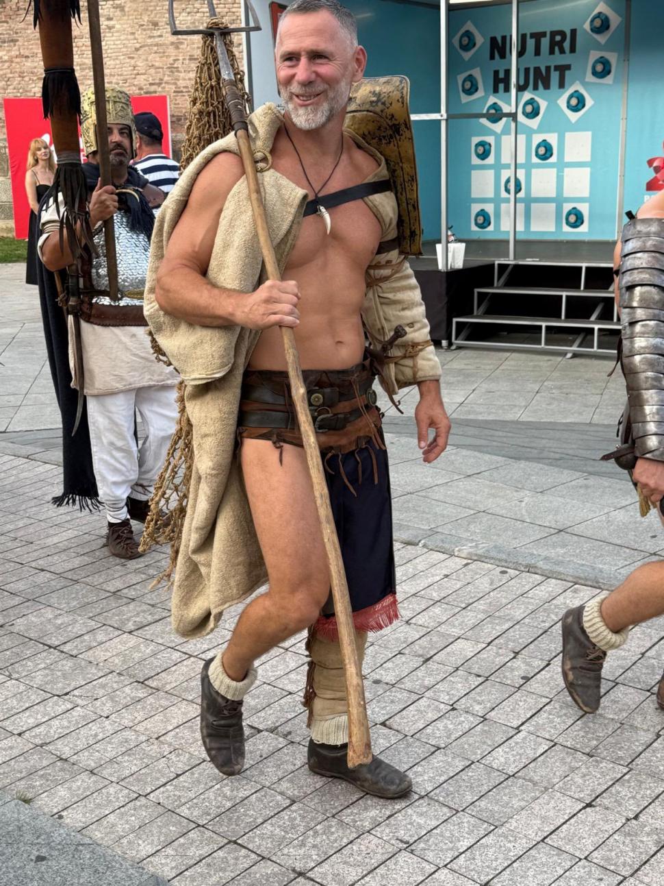 Alba Iulia a intrat pentru a treia oară în Cartea Recordurilor: Cea mai lungă masă din materiale reciclabile din lume, în imagini 1007029