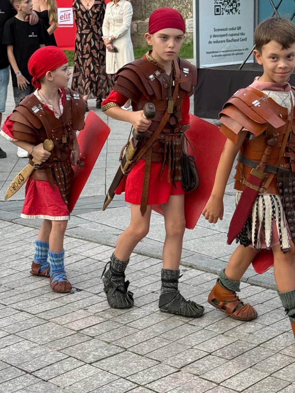 Alba Iulia a intrat pentru a treia oară în Cartea Recordurilor: Cea mai lungă masă din materiale reciclabile din lume, în imagini 1007030