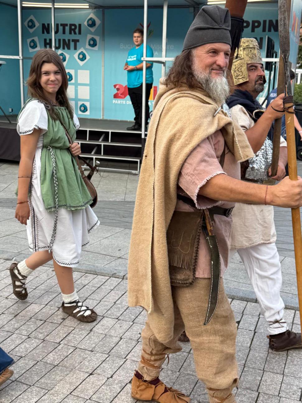 Alba Iulia a intrat pentru a treia oară în Cartea Recordurilor: Cea mai lungă masă din materiale reciclabile din lume, în imagini 1007031