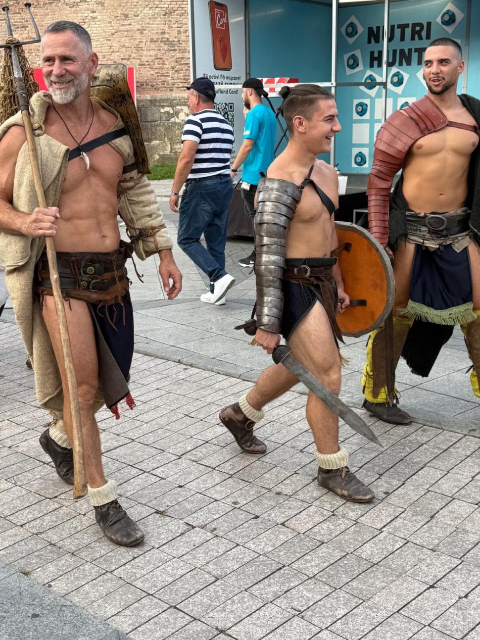 Alba Iulia a intrat pentru a treia oară în Cartea Recordurilor: Cea mai lungă masă din materiale reciclabile din lume, în imagini 1007033