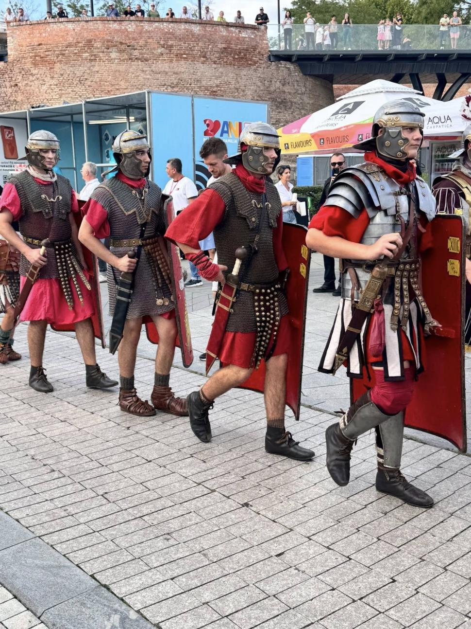 Alba Iulia a intrat pentru a treia oară în Cartea Recordurilor: Cea mai lungă masă din materiale reciclabile din lume, în imagini 1007036