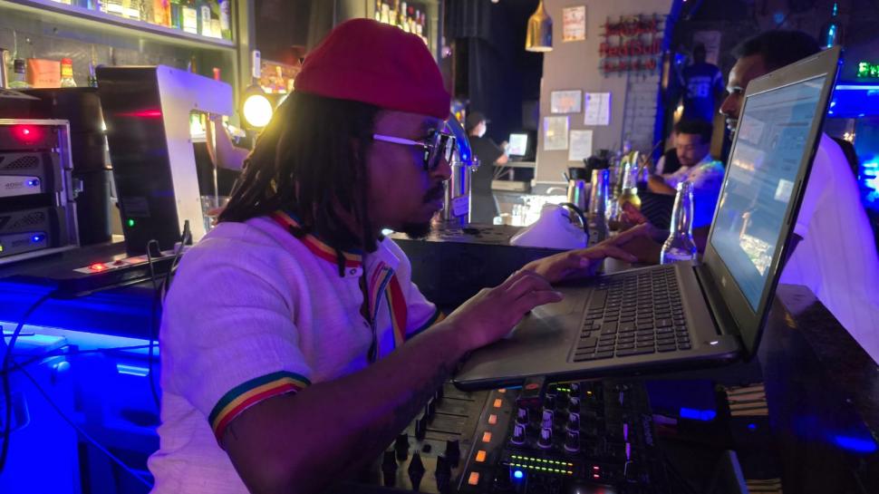 Cum s-a dat timpul înapoi cu 7 ani azi-noapte, în centrul Bucureștiului. Comunitatea de etiopieni a intrat în... 2018 1007064