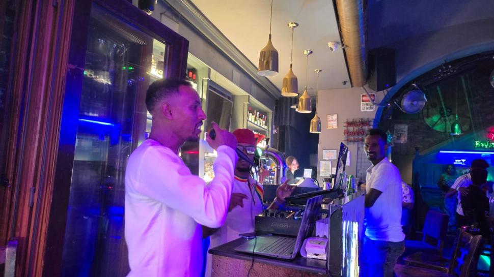 Cum s-a dat timpul înapoi cu 7 ani azi-noapte, în centrul Bucureștiului. Comunitatea de etiopieni a intrat în... 2018 1007068