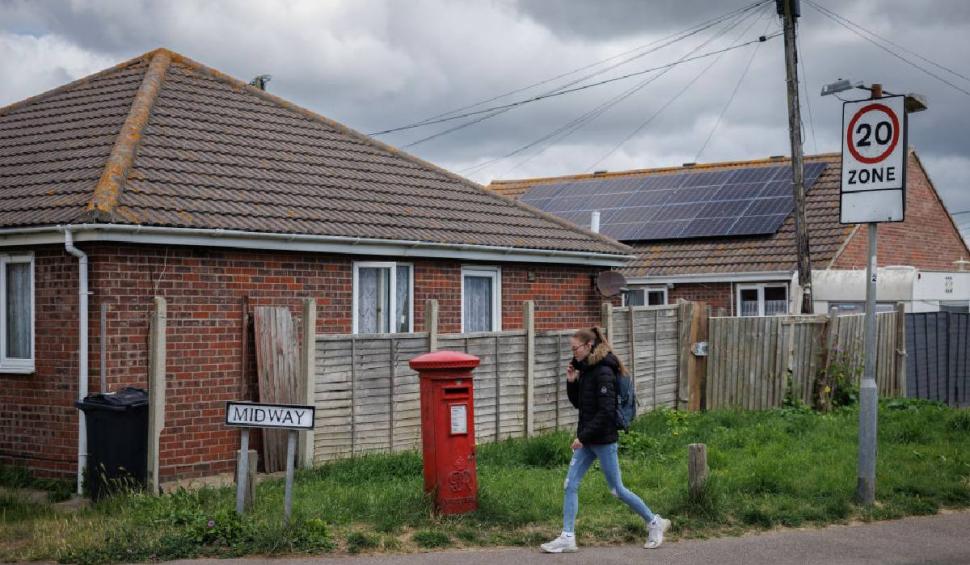 „Le spun de unde sunt și îmi răspund cu ‘îmi pare rău’”. Cum e să crești în cel mai sărac loc din țara ta 1006494