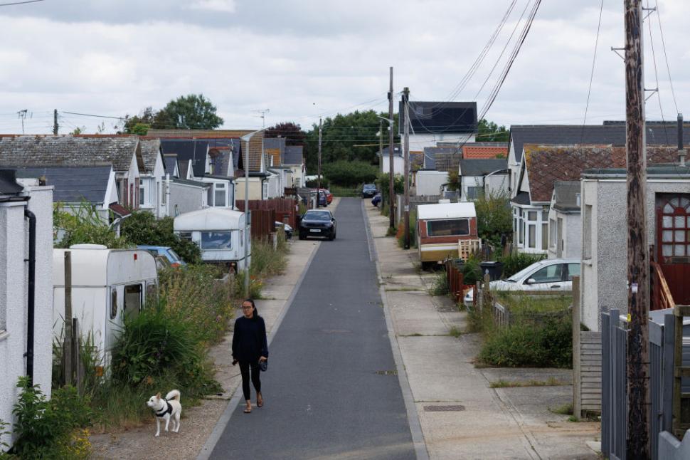 „Le spun de unde sunt și îmi răspund cu ‘îmi pare rău’”. Cum e să crești în cel mai sărac loc din țara ta 1006501