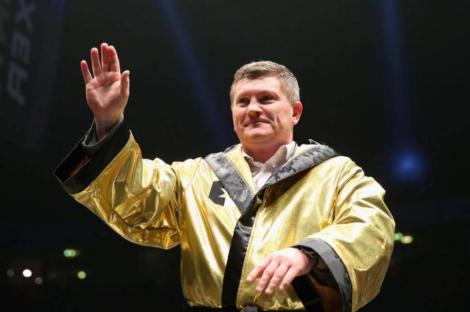  Legendarul boxer Ricky Hatton a fost găsit mort în casa lui din Manchester. Avea 46 de ani şi urma să revină în ring 1007148