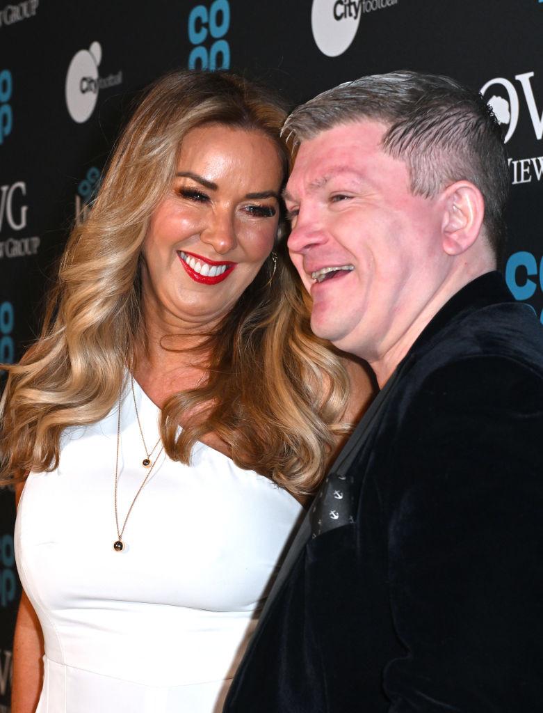  Legendarul boxer Ricky Hatton a fost găsit mort în casa lui din Manchester. Avea 46 de ani şi urma să revină în ring 1007153