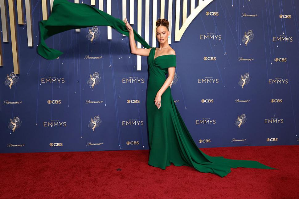 Cele mai spectaculoase ținute de la Emmy 2025. Vedetele care au atras toate privirile pe covorul roșu 1007257