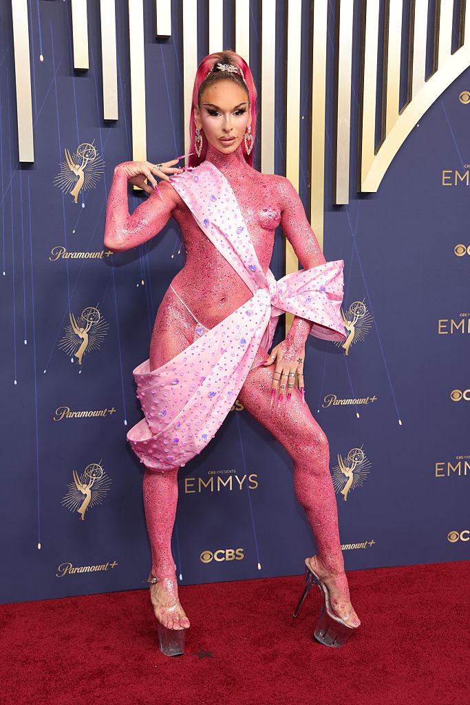 Cele mai spectaculoase ținute de la Emmy 2025. Vedetele care au atras toate privirile pe covorul roșu 1007260