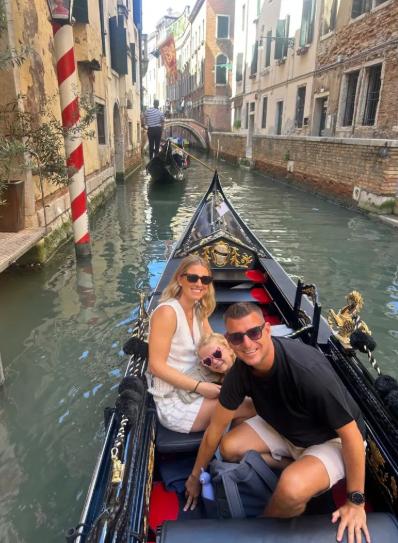 Un cuplu face economii uriașe călătorind prin lume cu fetița de 6 ani. Să stea în țară s-a dovedit a fi mult prea scump 1007402