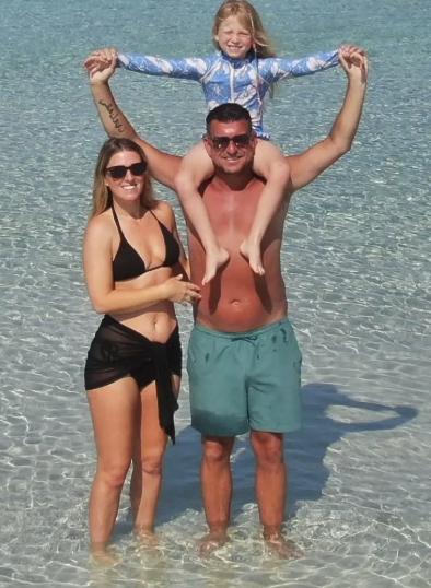 Un cuplu face economii uriașe călătorind prin lume cu fetița de 6 ani. Să stea în țară s-a dovedit a fi mult prea scump 1007403