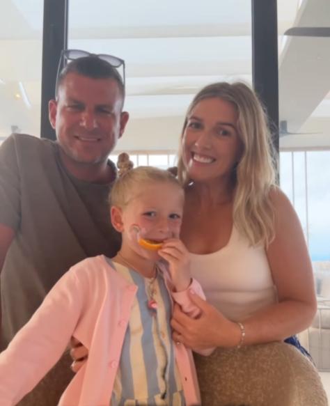 Un cuplu face economii uriașe călătorind prin lume cu fetița de 6 ani. Să stea în țară s-a dovedit a fi mult prea scump 1007404