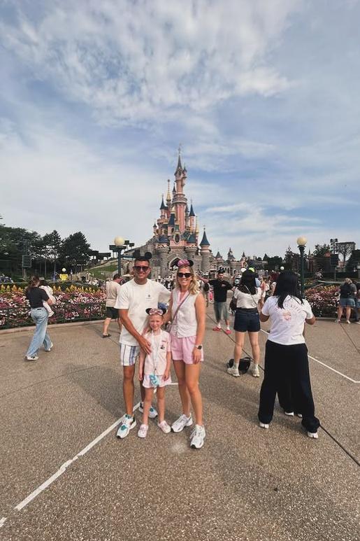 Un cuplu face economii uriașe călătorind prin lume cu fetița de 6 ani. Să stea în țară s-a dovedit a fi mult prea scump 1007406