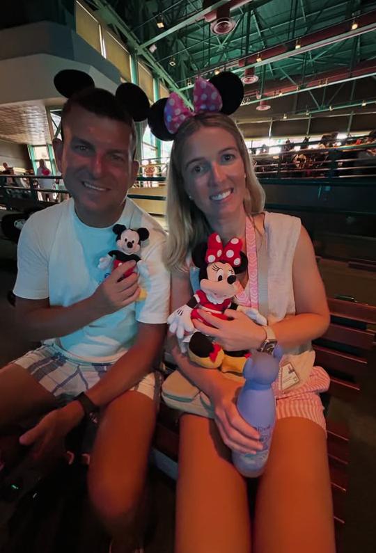 Un cuplu face economii uriașe călătorind prin lume cu fetița de 6 ani. Să stea în țară s-a dovedit a fi mult prea scump 1007407