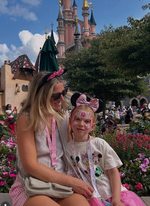 Un cuplu face economii uriașe călătorind prin lume cu fetița de 6 ani. Să stea în țară s-a dovedit a fi mult prea scump 1007408