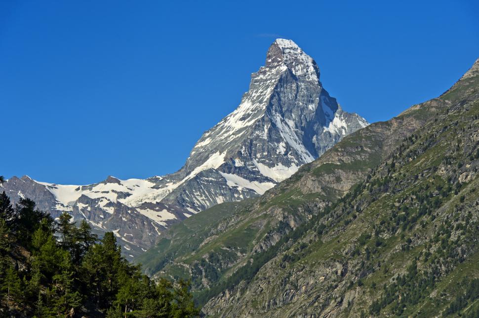 Enclava portugheză din inima Elveției. Cum au ajuns localnicii minoritari la ei în țară 1007646