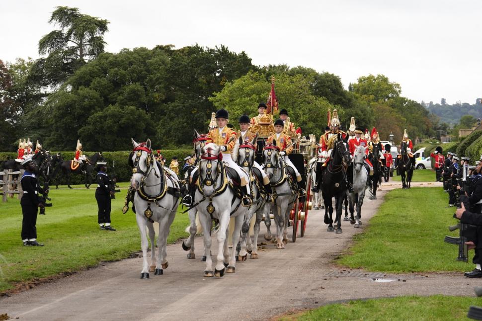 Moment istoric. Donald Trump și Melania au fost plimbați cu caleașca de aur la Windsor. Castelul e înconjurat de un "scut de oțel" 1007976