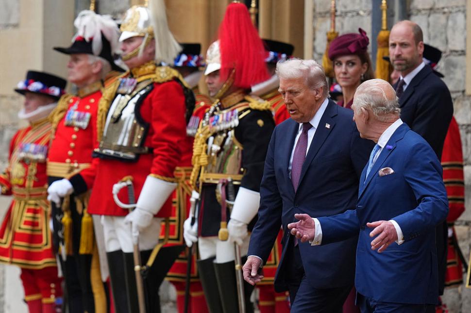 Moment istoric. Donald Trump și Melania au fost plimbați cu caleașca de aur la Windsor. Castelul e înconjurat de un "scut de oțel" 1008008