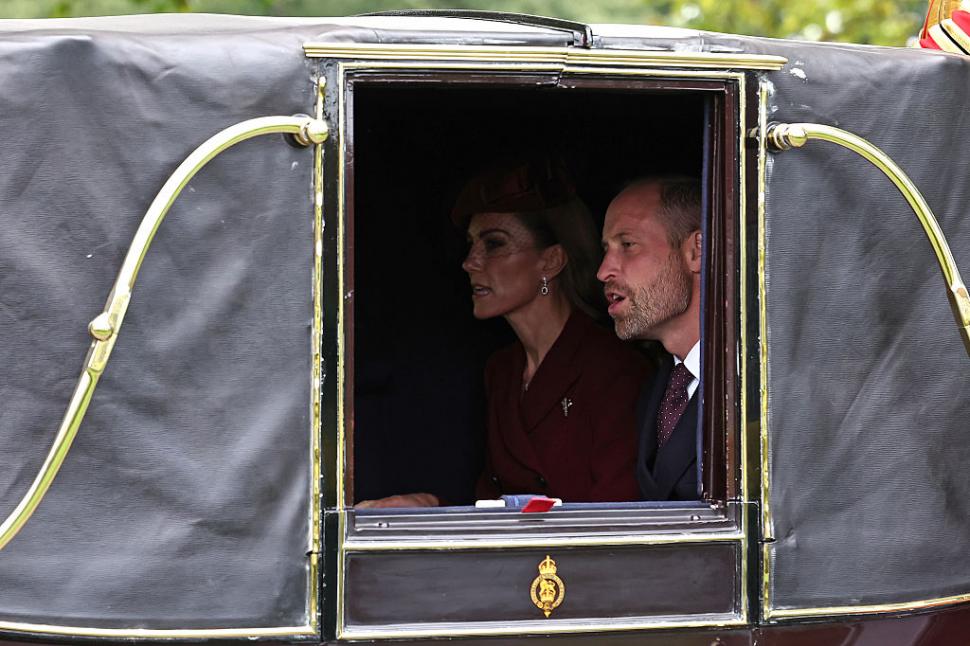 Moment istoric. Donald Trump și Melania au fost plimbați cu caleașca de aur la Windsor. Castelul e înconjurat de un "scut de oțel" 1008009