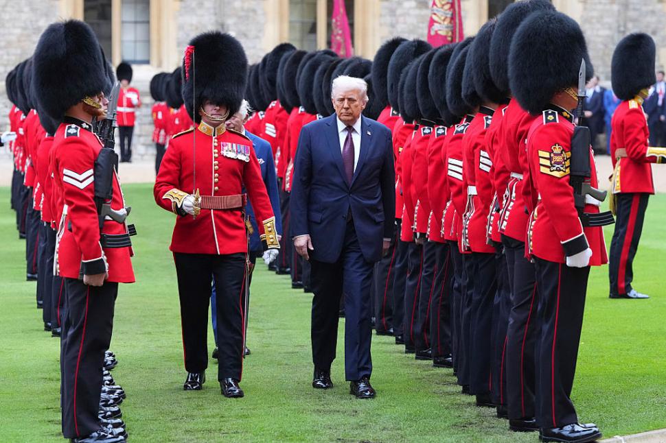 Moment istoric. Donald Trump și Melania au fost plimbați cu caleașca de aur la Windsor. Castelul e înconjurat de un "scut de oțel" 1008011