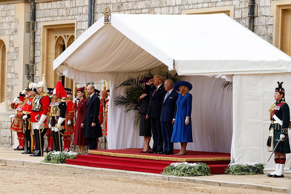 Moment istoric. Donald Trump și Melania au fost plimbați cu caleașca de aur la Windsor. Castelul e înconjurat de un "scut de oțel" 1008022