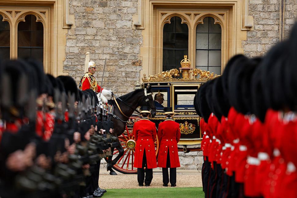 Moment istoric. Donald Trump și Melania au fost plimbați cu caleașca de aur la Windsor. Castelul e înconjurat de un "scut de oțel" 1008023
