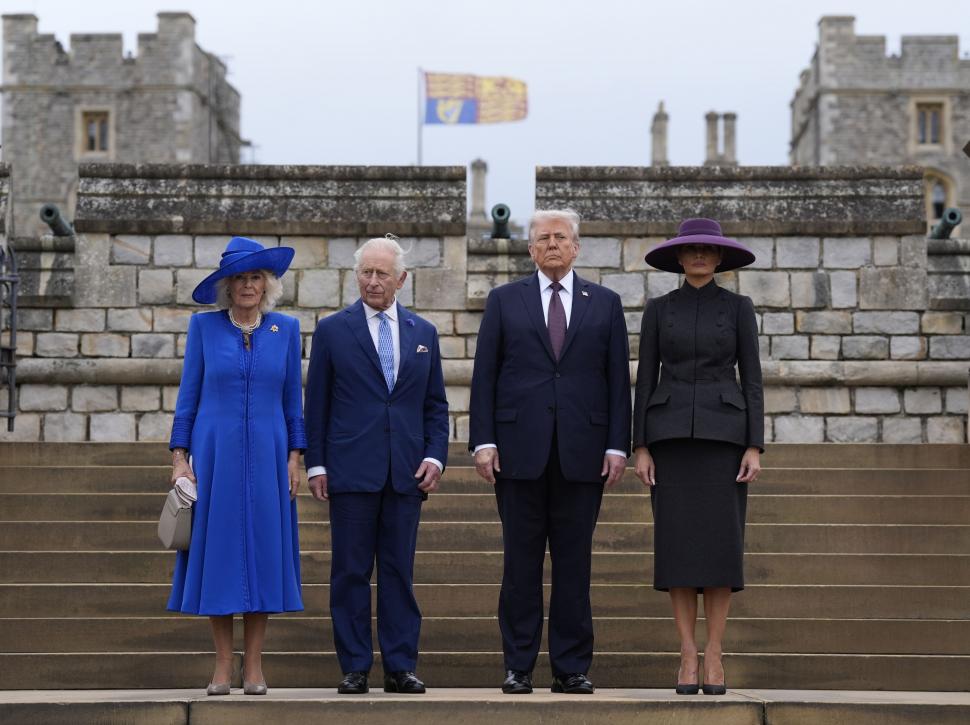 Mii de protestatari anti-Trump mărșăluiesc la Londra, în timp ce Regele Charles îl găzduieşte pe președintele SUA la Windsor  1008122