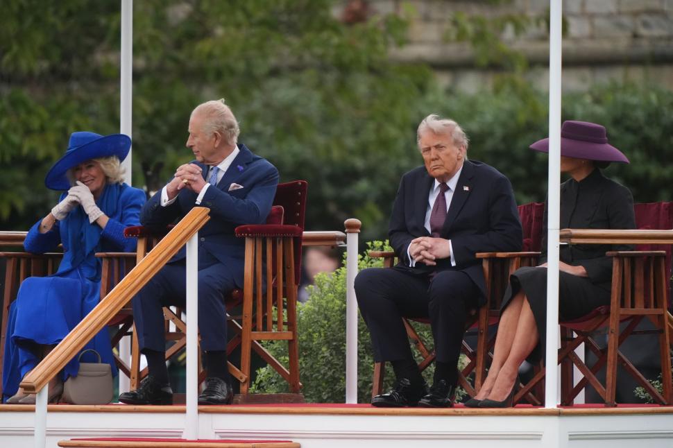 Mii de protestatari anti-Trump mărșăluiesc la Londra, în timp ce Regele Charles îl găzduieşte pe președintele SUA la Windsor  1008125