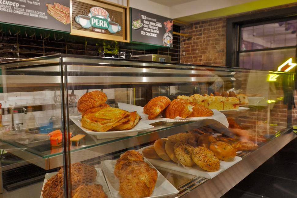 O cafenea exact ca Central Perk din „Friends” se deschide în zona Times Square din New York. Când va putea fi vizitată 1007965