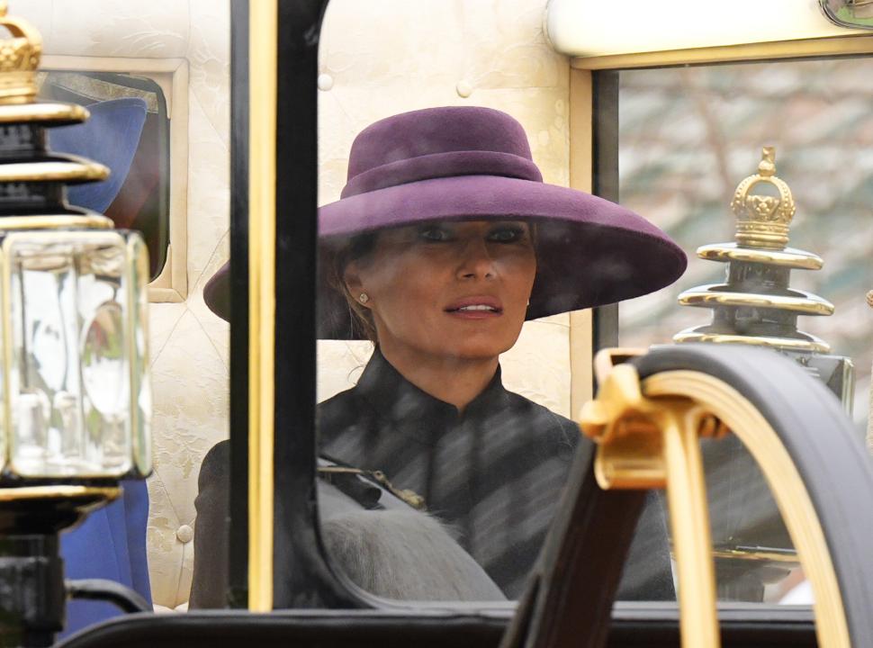 Pălăria Melaniei, broșa cu pene a lui Kate și alte simboluri. Diplomația modei la vizita lui Trump în sânul familiei regale 1008142