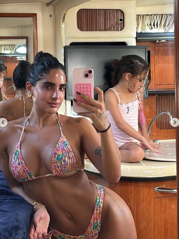  Scandal uriaș cu vedete. O influenceriță celebră își acuză fostul iubit, cântăreț, că a publicat o filmare intimă cu ei doi 1008080