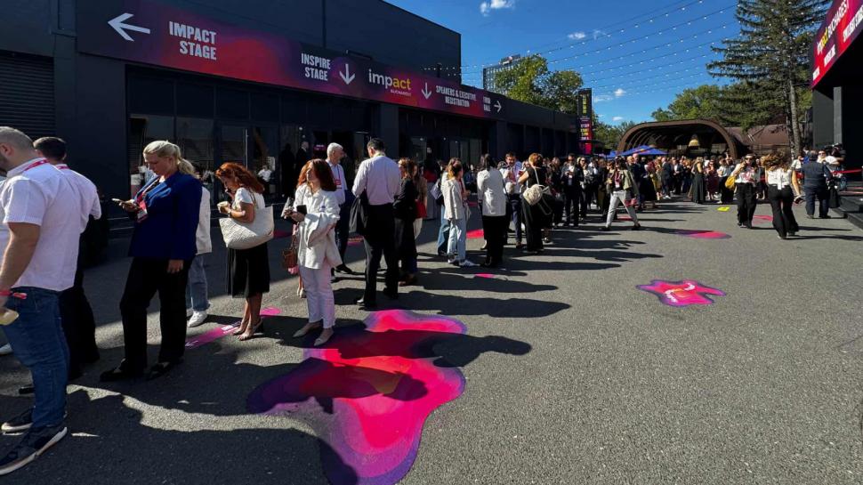 Michelle Obama, ovaționată de români la Bucharest Impact. Sute de oameni au stat la coadă să o vadă 1008383