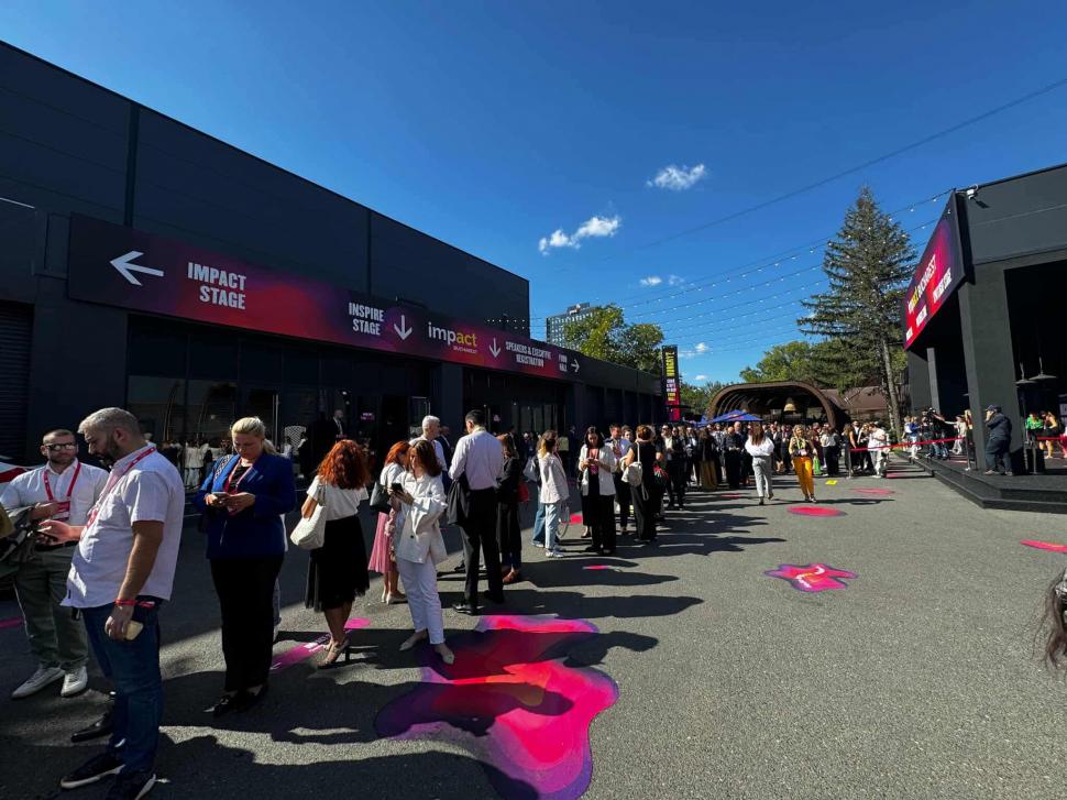 Michelle Obama, ovaționată de români la Bucharest Impact. Sute de oameni au stat la coadă să o vadă 1008402