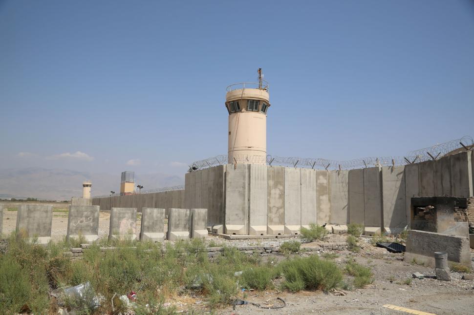 Trump anunță că SUA vor să ia înapoi baza Bagram de la talibanii din Afganistan: "Ei au nevoie de lucruri, noi vrem baza" 1008447