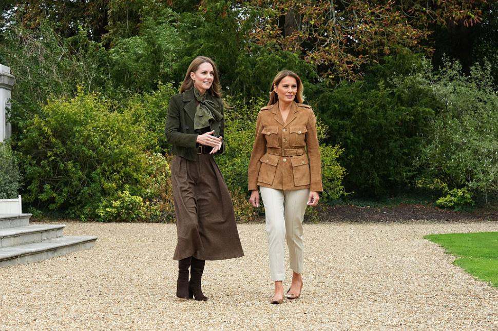 Imagini senzaționale cu Melania Trump și prințesa Catherine. După bal, au ieșit afară ca să facă „hoteluri pentru insecte” 1008544