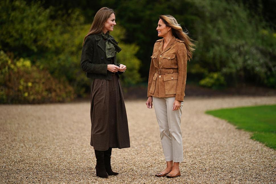 Imagini senzaționale cu Melania Trump și prințesa Catherine. După bal, au ieșit afară ca să facă „hoteluri pentru insecte” 1008561