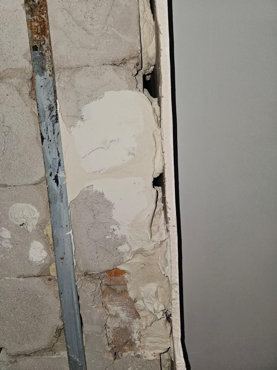 Șeful Spitalului Caransebeş ar fi luat mită 250.000 de lei într-o singură lună. Imagini cu renovările care au dus la o anchetă DNA 1008611