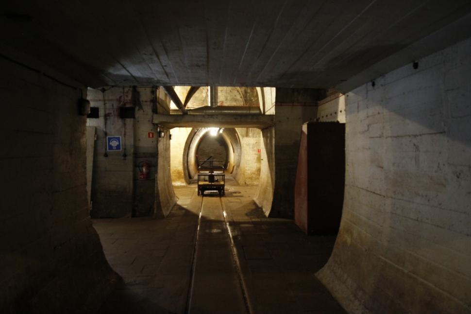 Un terifiant oraș subteran abandonat se află sub un sat polonez idilic. În labirintul de tuneluri se adună acum „oamenii din buncăr” 1008536