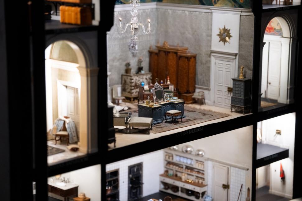 Imagini spectaculoase cu Melania Trump și Regina Camilla în vizită la Casa de Păpuși Windsor 1008865