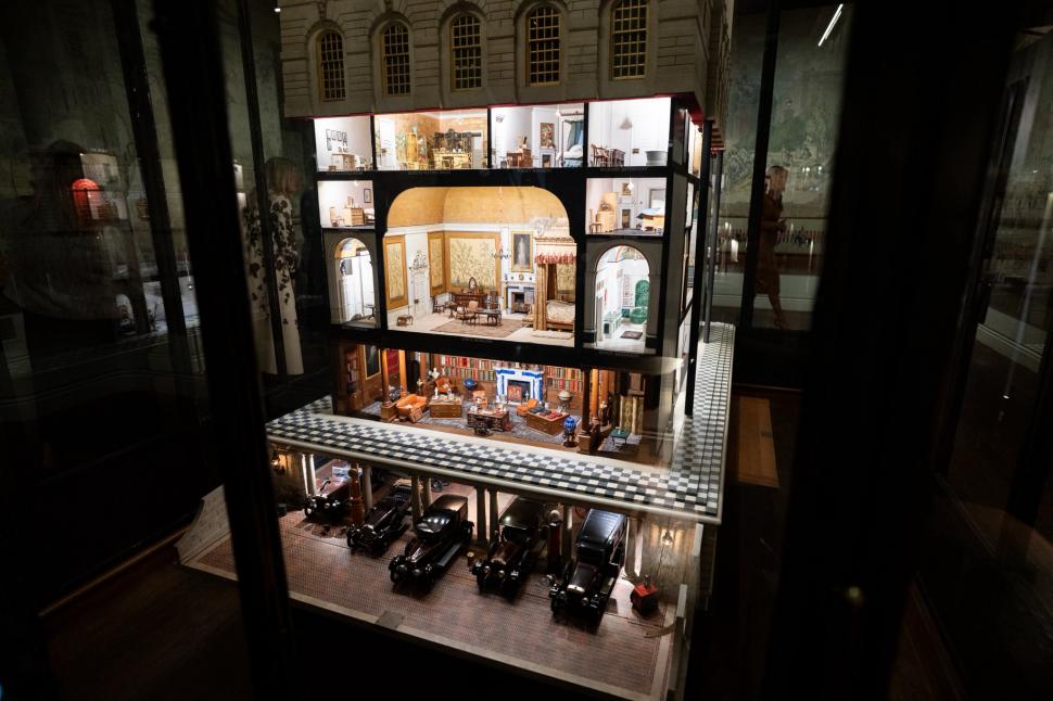 Imagini spectaculoase cu Melania Trump și Regina Camilla în vizită la Casa de Păpuși Windsor 1008867