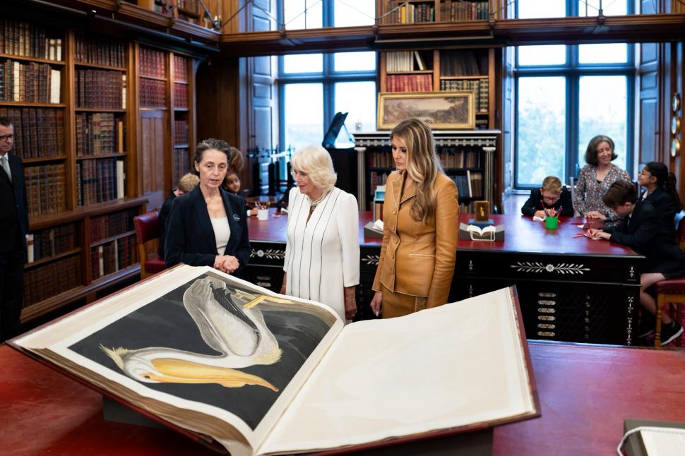 Imagini spectaculoase cu Melania Trump și Regina Camilla în vizită la Casa de Păpuși Windsor 1008869