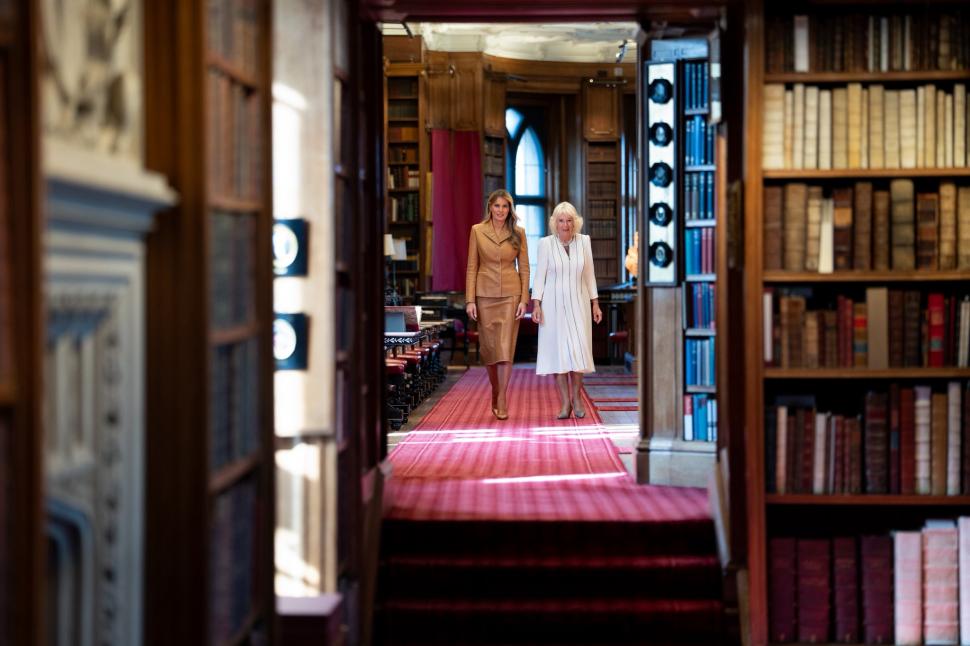 Imagini spectaculoase cu Melania Trump și Regina Camilla în vizită la Casa de Păpuși Windsor 1008871