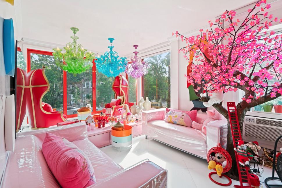 O casă extrem de colorată scoasă la vânzare și secretul ei întunecat. Cui îi aparține și de ce proprietarul vrea să scape rapid de ea 1008287