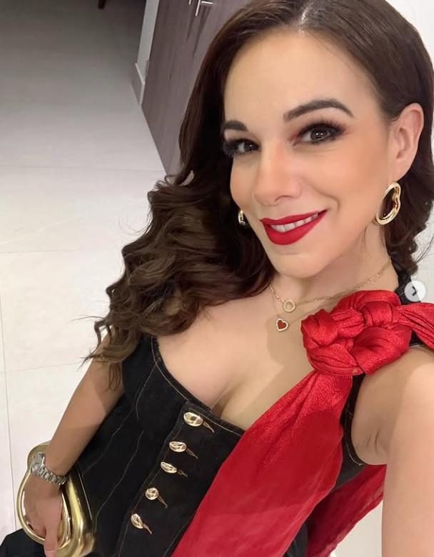 O prezentatoare TV a murit după ce s-a prăbușit cu avionul în timpul primei ei lecții de zbor 1009174