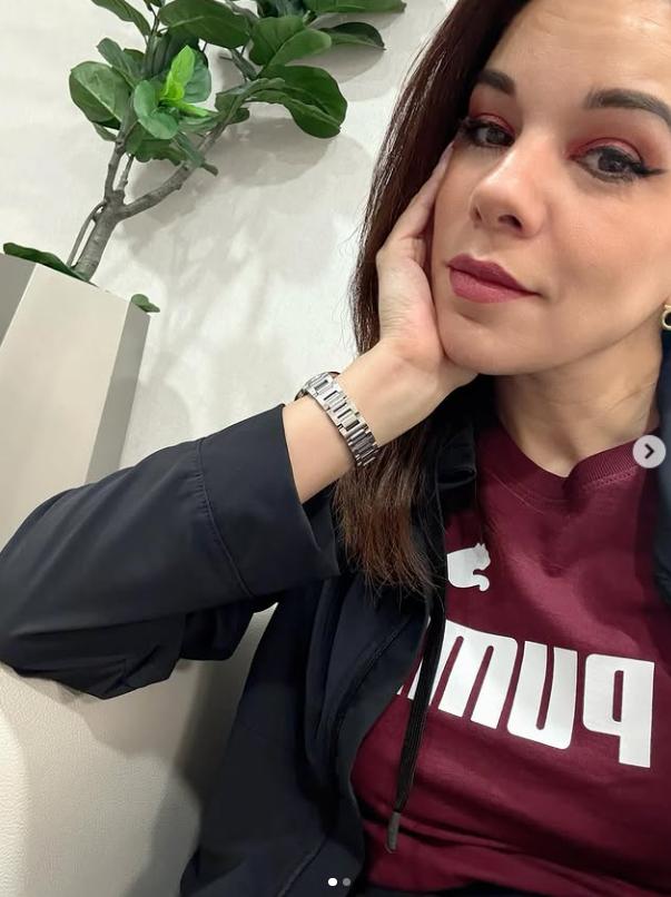 O prezentatoare TV a murit după ce s-a prăbușit cu avionul în timpul primei ei lecții de zbor 1009176